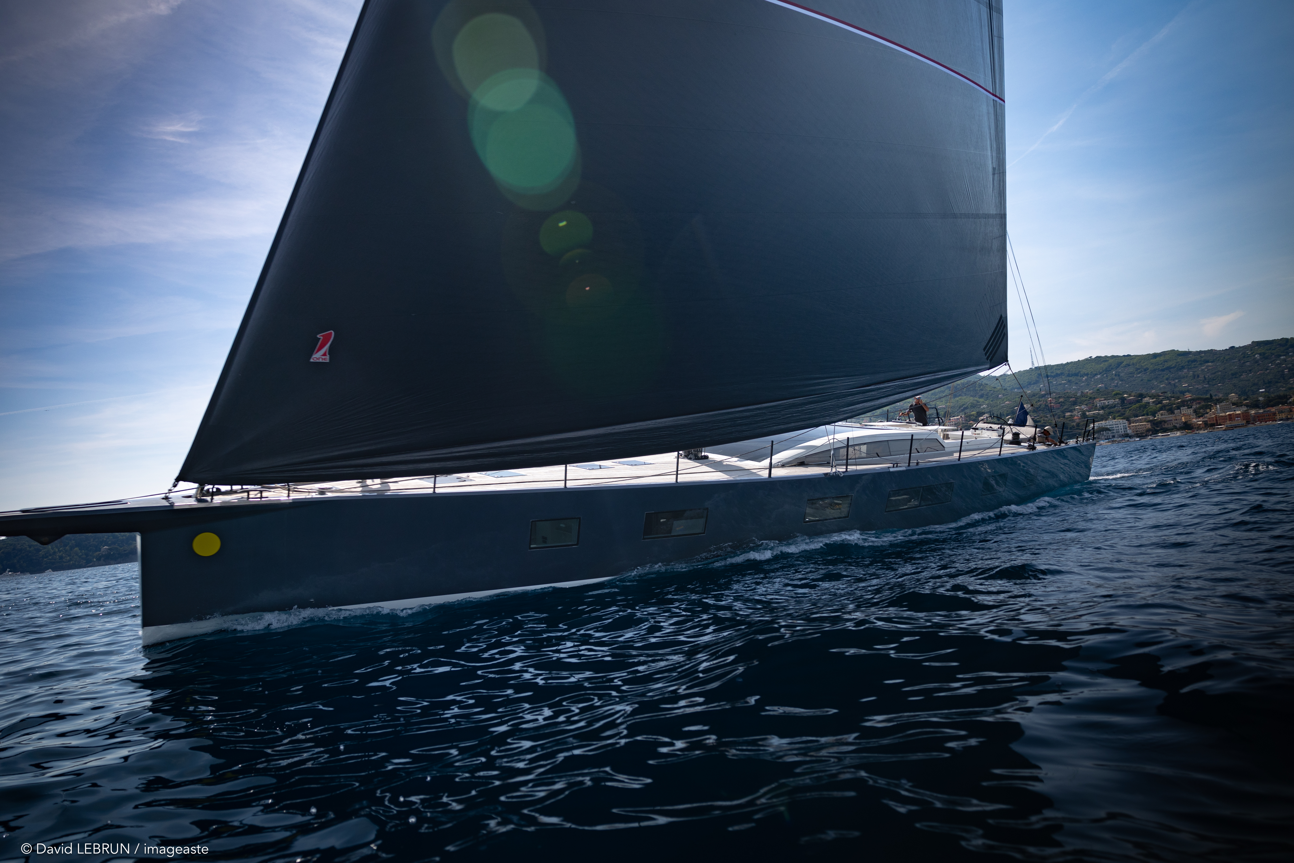 Foredeck and bow profile